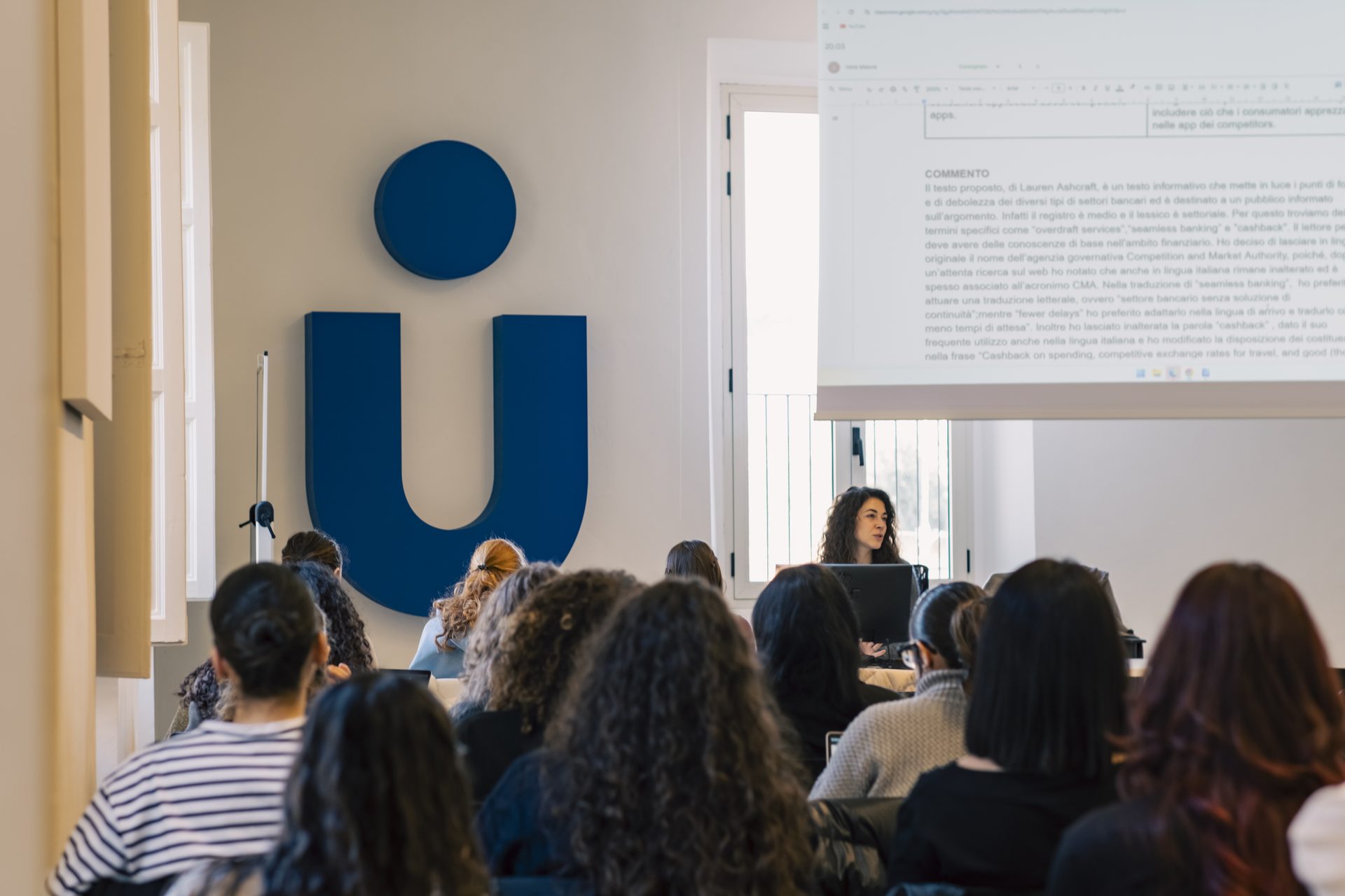 Students during a seminar in a Unicollege classroom