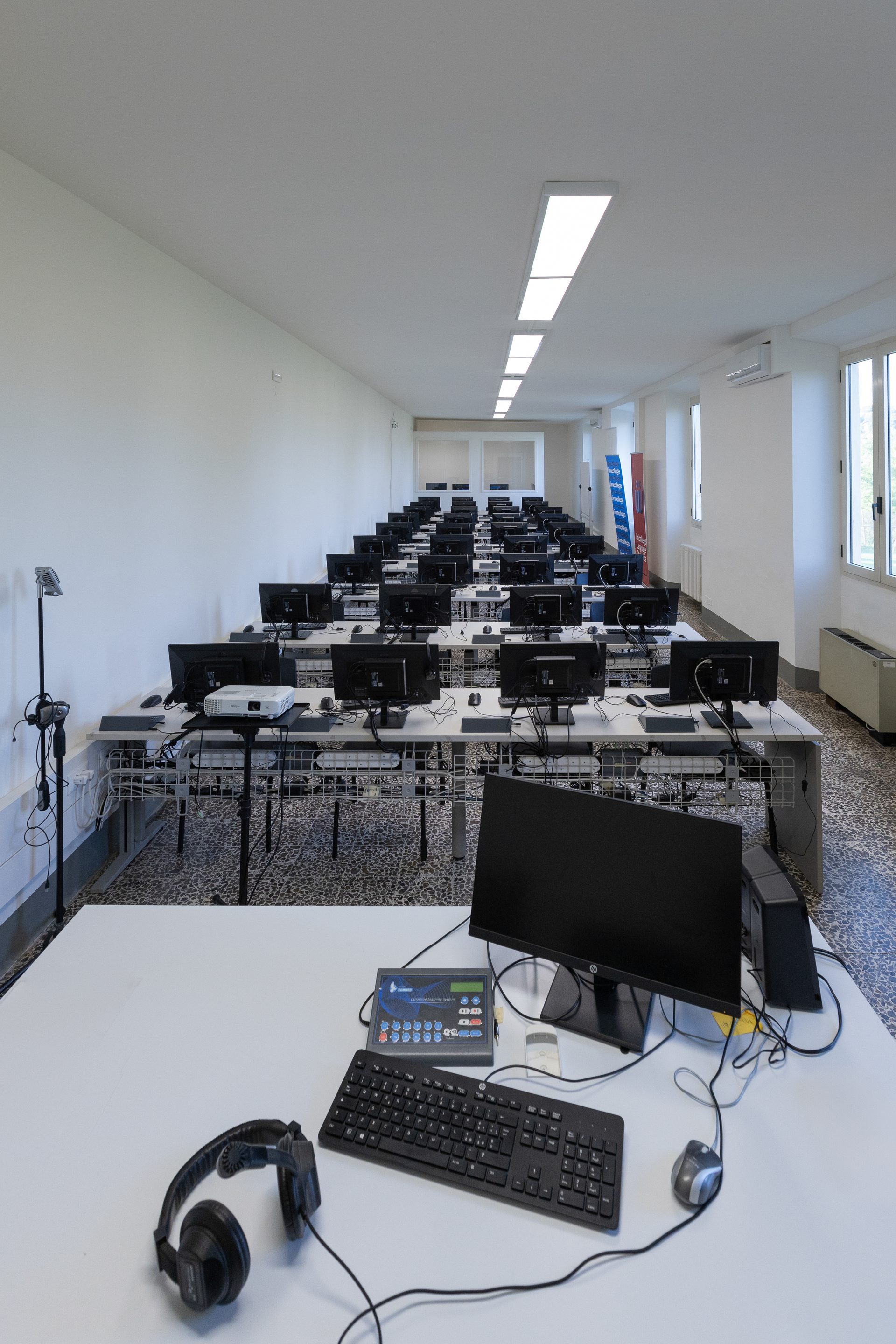 Workstation in the Unicollege language and interpreting laboratory