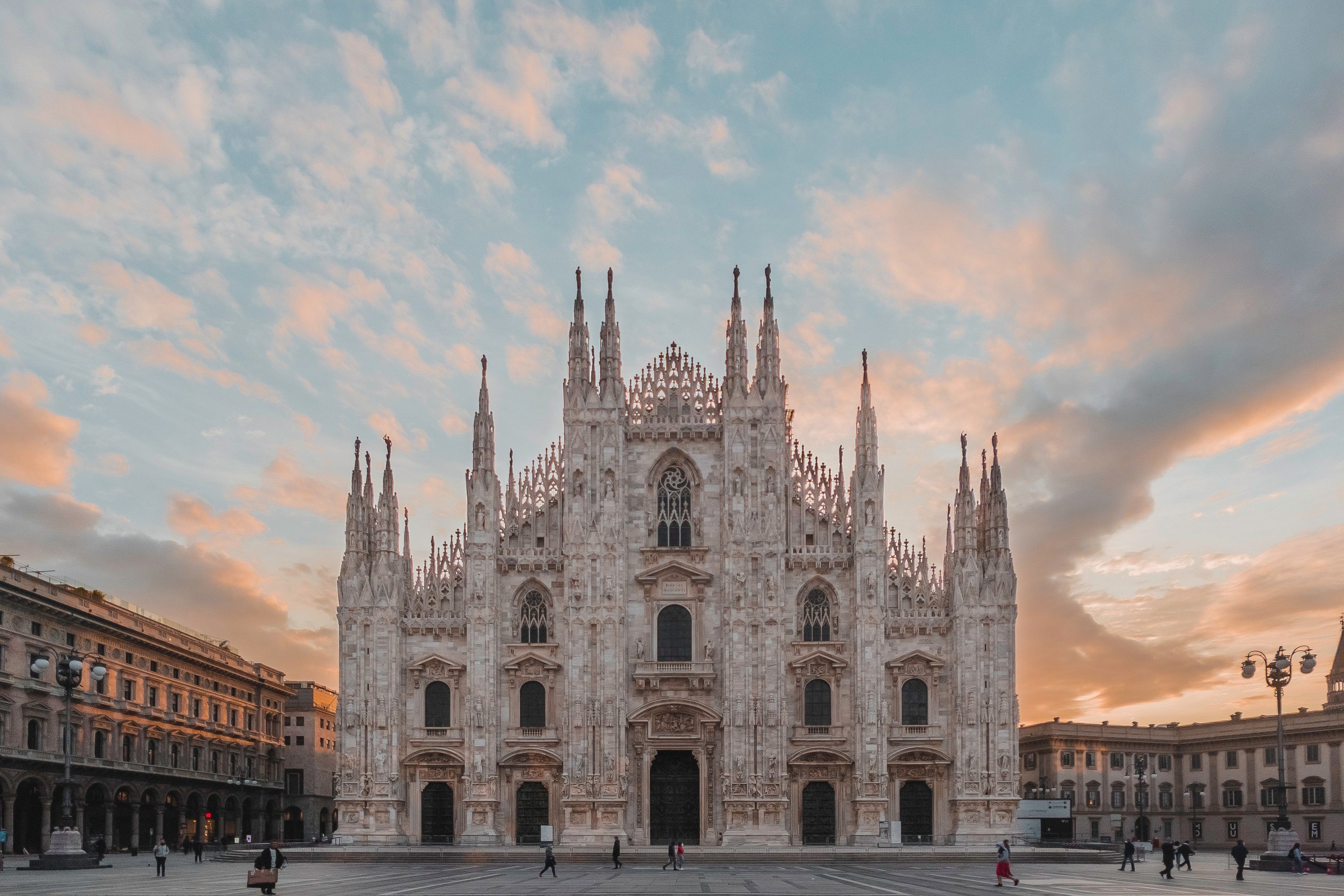 The Duomo of Milan at sunrise, in the heart of the city where the Unicollege Milan Study Center is based