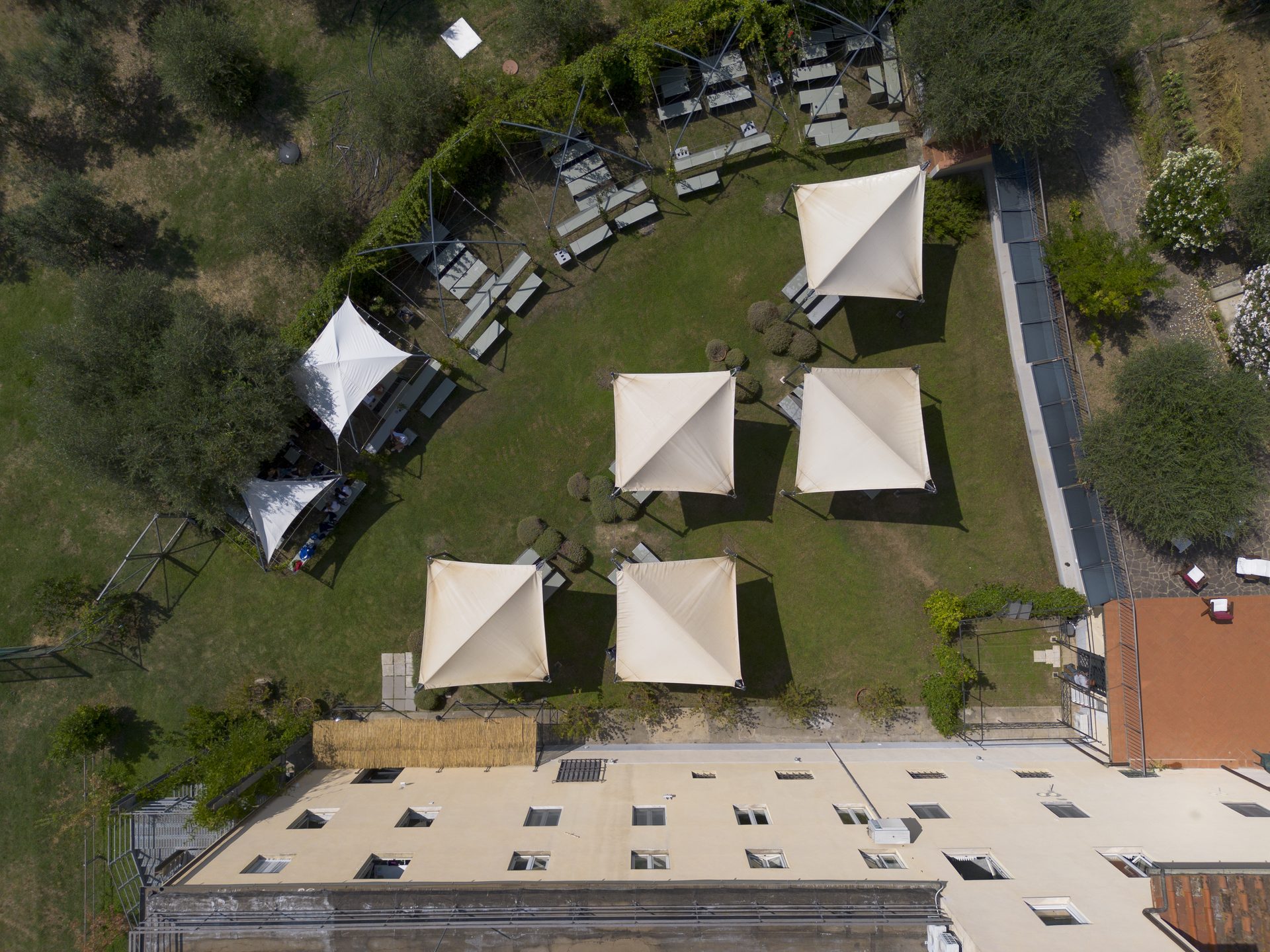 The 8,000 m² of gardens and olive groves behind the Unicollege Florence Headquarters