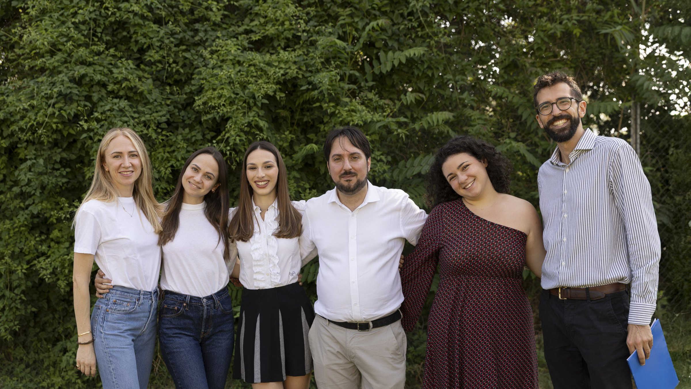 The Unicollege academic community: students and staff in the campus garden