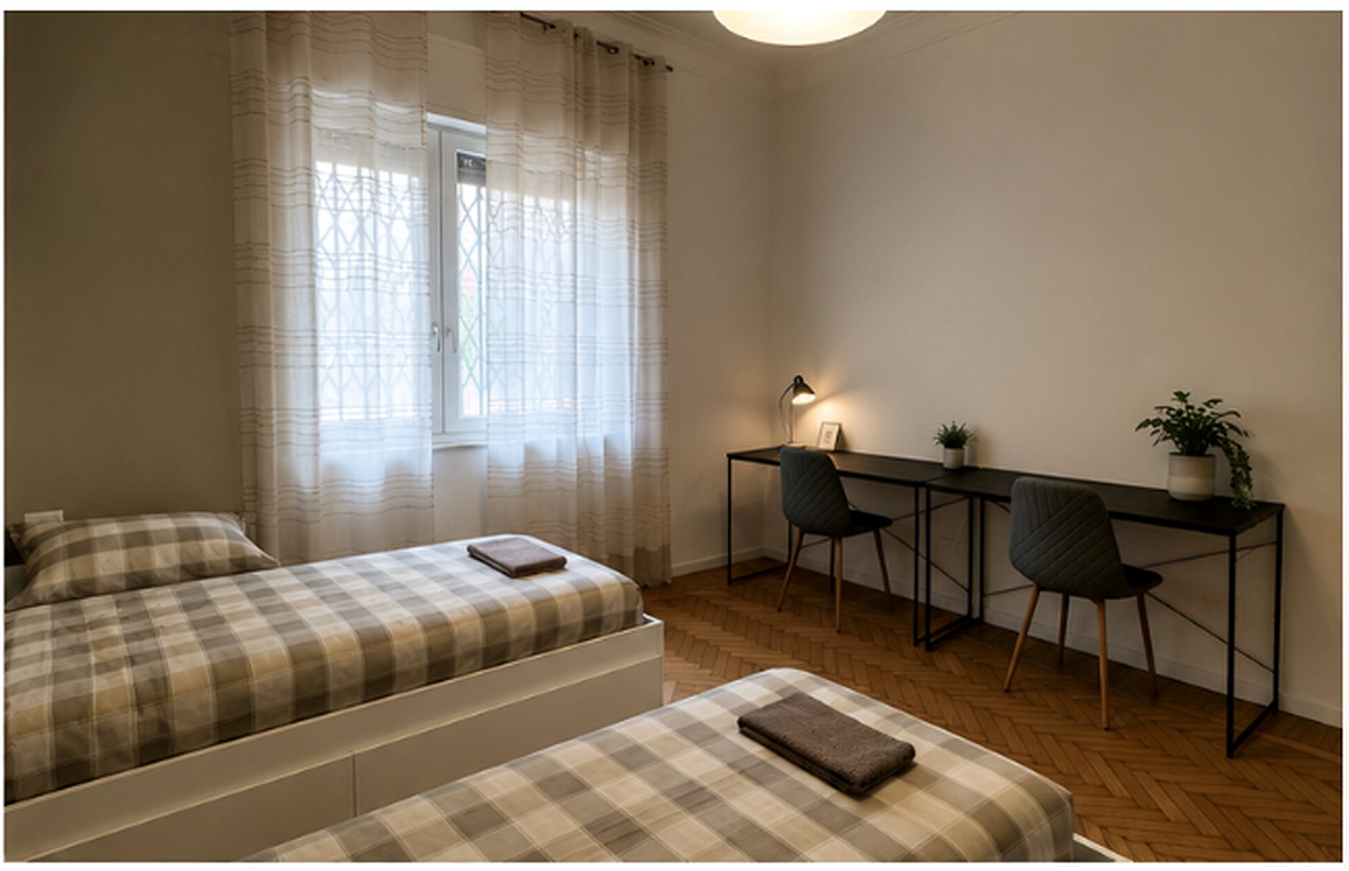 Twin room overlooking the campus gardens in the Unicollege Florence university residence